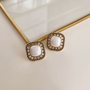 Vintage Antique Style Earrings With Silver Needle